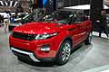 Nuovo Suv Range Rover Evoque rosso e capotta nera. Il tetto pu essere di colore diverso dalla carrozzeria o anche totalmente panoramico